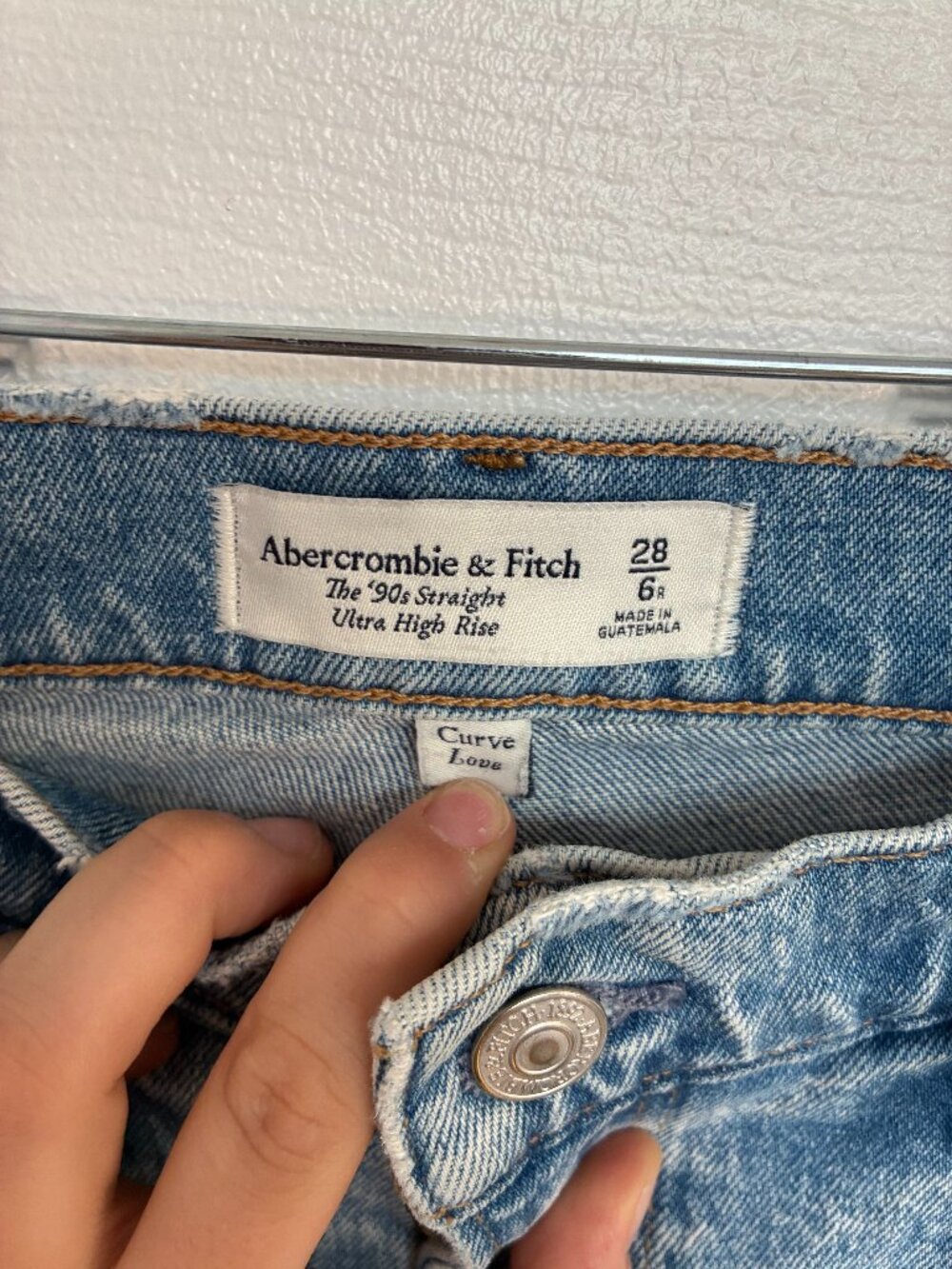 Abercrombie & Fitch, The 90's Straight, Ultra High Rise Jean, size 6